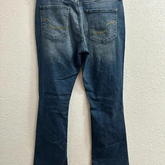2/40$Signature By Levi's Modern Bootcut Jeans Women's Size 12/31X32 Blue MidRise - Picture 3 of 7